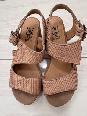 Miz Mooz Cosma Beige/Tan Textured Slingback Sandals Block Heel Sz 6.5
